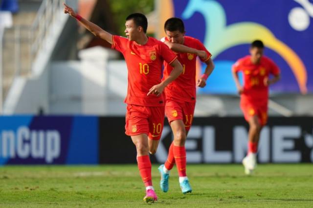 开云体育官方-中澳战因3人不同：王钰栋不让妖人 谢龚博连场送礼