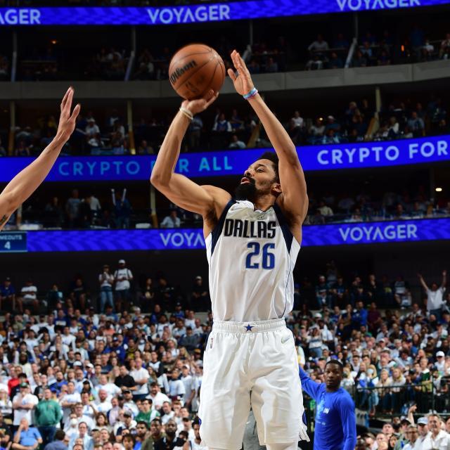 开云体育入口-独行侠妙手破解勇士联防 回主场勇士还需镇静回击