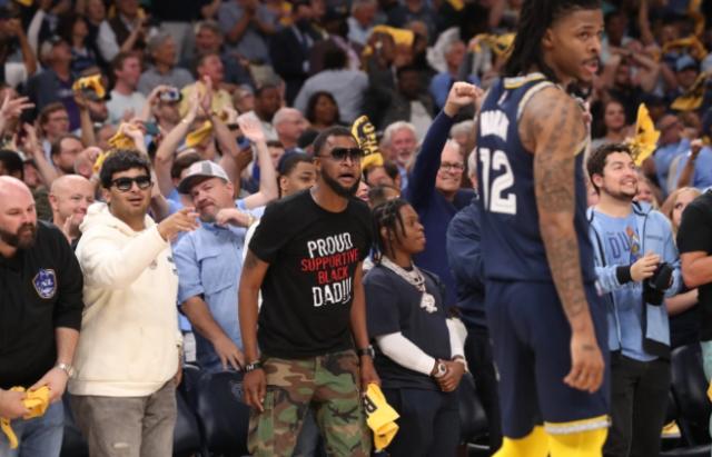 开云体育-莫兰特父亲：对小贾的爱被低估了 愿为他付出生命