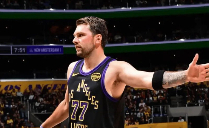 开云体育-胜骑士发布会！雷迪克爆赞东詹，解析三月15胜2负，展望下场雷霆|詹姆斯|俄克拉荷马雷霆队|克利夫兰骑士队|JJ-雷迪克|卢卡-东契奇_新浪体育_新浪新闻